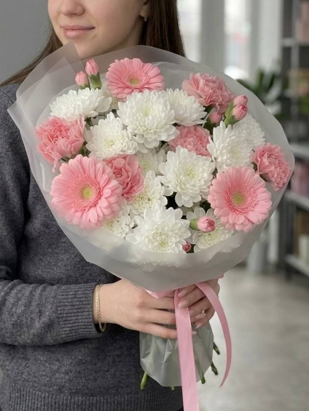 Авторский букет «Розовый рассвет в прозрачной вуали»